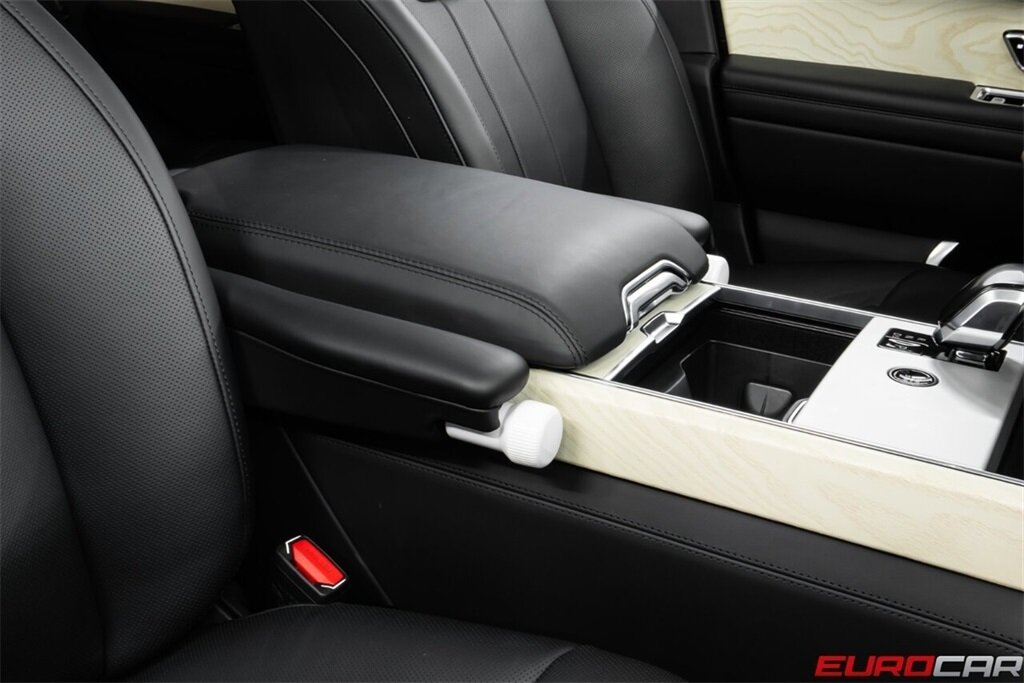 2025 Land Rover Range Rover P615 SV *23 " FORGED WHEELS * EXECUTIVE CLASS REAR SEATS* - Photo 31 - Costa Mesa, CA 92626
