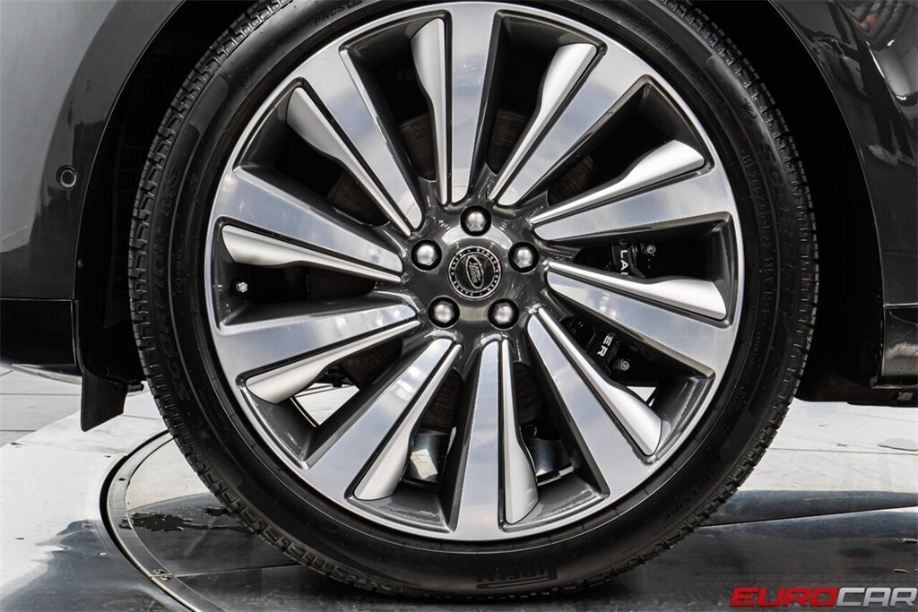2025 Land Rover Range Rover P615 SV *23 " FORGED WHEELS * EXECUTIVE CLASS REAR SEATS* - Photo 19 - Costa Mesa, CA 92626