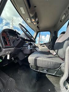 2019 Freightliner M-2   - Photo 3 - Medley, FL 33166