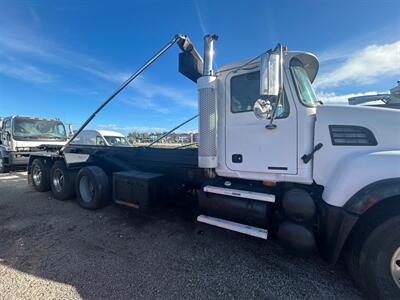 2006 Mack CV-713 ROLL ON ROLL OFF   - Photo 2 - Medley, FL 33166