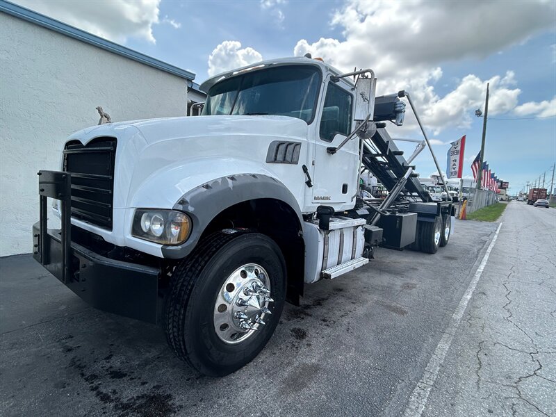2017 Mack GU713 - Photo 1 - Medley, FL 33166