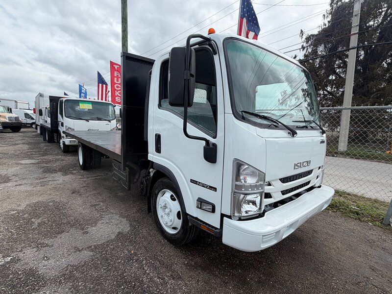2022 ISUZU NQR FlatBed   - Photo 1 - Medley, FL 33166