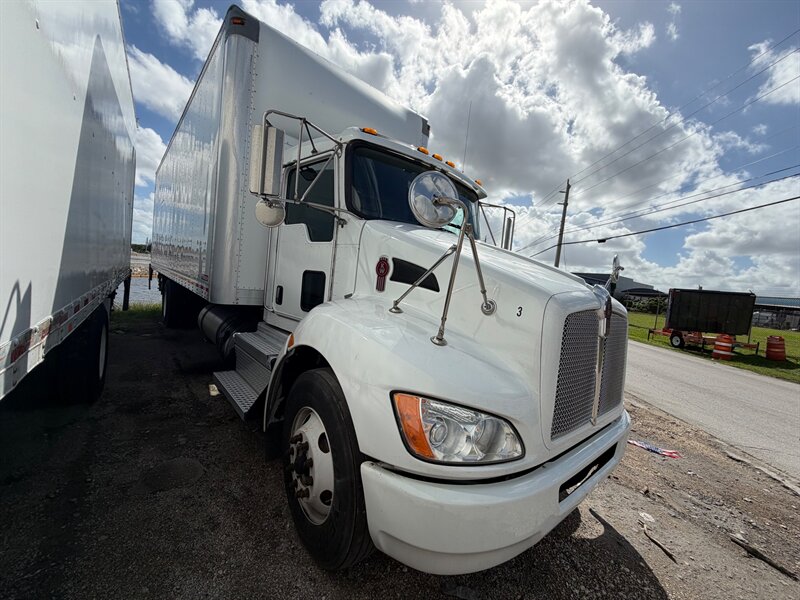 2020 Kenworth T370 28 FT BOX   - Photo 1 - Medley, FL 33166