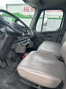 2017 Freightliner M-2   - Photo 5 - Medley, FL 33166
