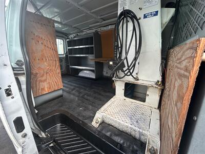 2005 Ford E-350 SD   - Photo 4 - Medley, FL 33166