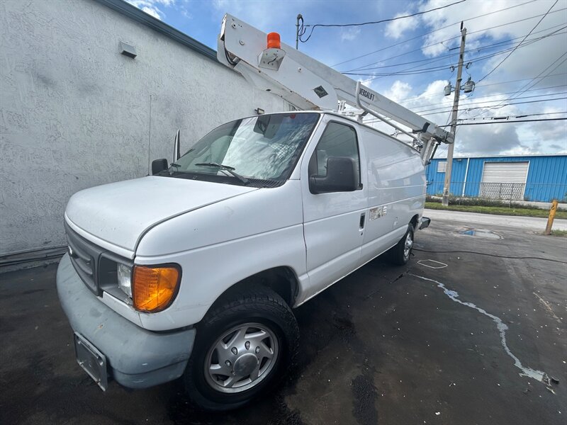 2005 Ford E-350 SD  