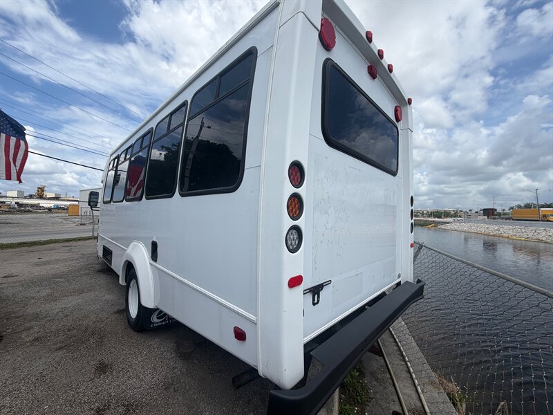 2019 Ford E-450 SD - Photo 3 - Medley, FL 33166