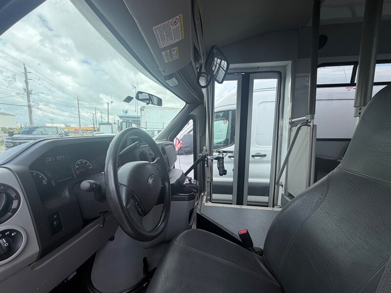 2019 Ford E-450 SD - Photo 6 - Medley, FL 33166