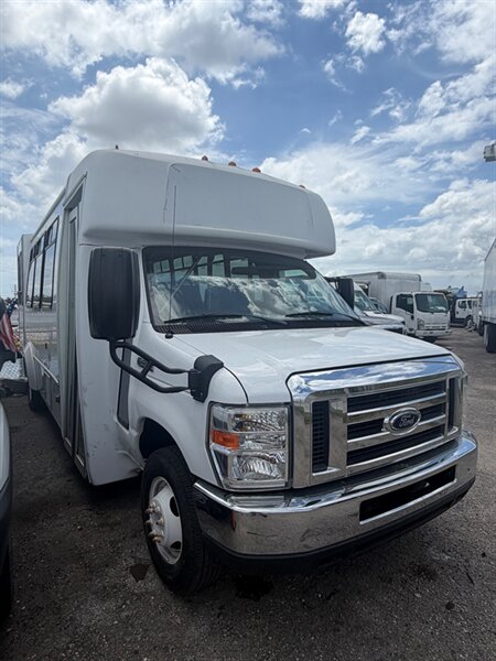 2019 Ford E-Series DRW E-450 Super Duty 158 in WB's photo