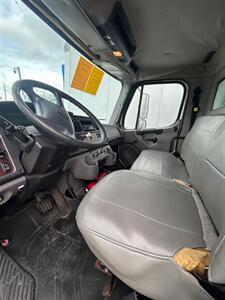 2014 Freightliner M2   - Photo 3 - Medley, FL 33166