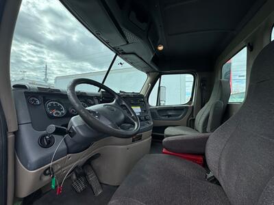 2018 FREIGHTLINER CASCADIA 125   - Photo 5 - Medley, FL 33166