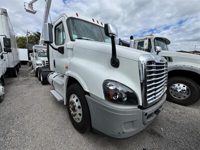 2018 FREIGHTLINER CASCADIA 125   - Photo 1 - Medley, FL 33166