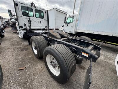 2018 FREIGHTLINER CASCADIA 125   - Photo 3 - Medley, FL 33166
