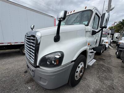 2018 FREIGHTLINER CASCADIA 125   - Photo 2 - Medley, FL 33166