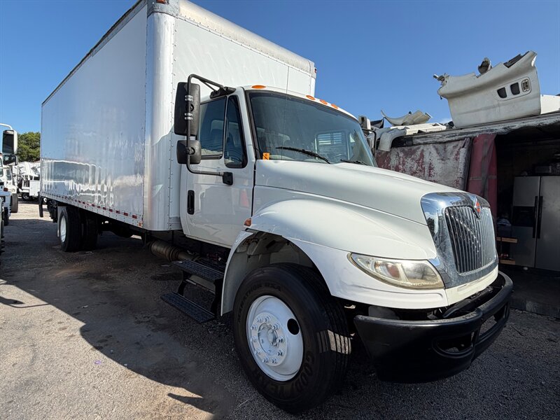 2017 International DuraStar 4300   - Photo 1 - Medley, FL 33166