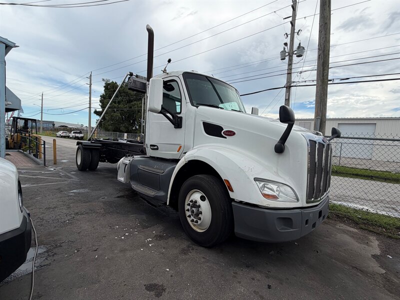 2018 Peterbilt 579   - Photo 1 - Medley, FL 33166