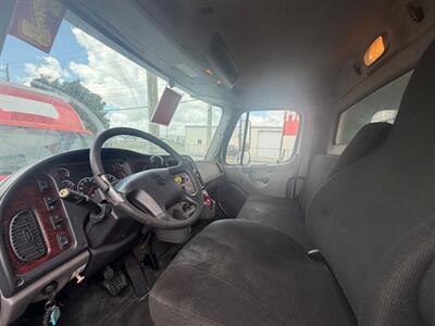 2021 Freightliner M-2   - Photo 6 - Medley, FL 33166