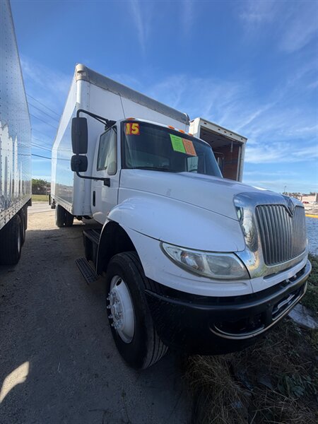 2015 International 4300 26 FT   - Photo 1 - Medley, FL 33166