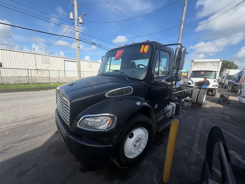 2014 Freightliner M2 106   - Photo 1 - Medley, FL 33166