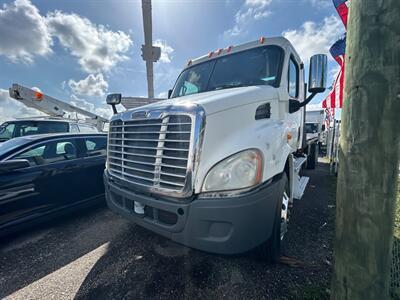 2011 Freightliner CASCADIA   - Photo 4 - Medley, FL 33166
