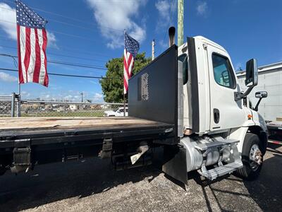 2011 Freightliner CASCADIA   - Photo 2 - Medley, FL 33166