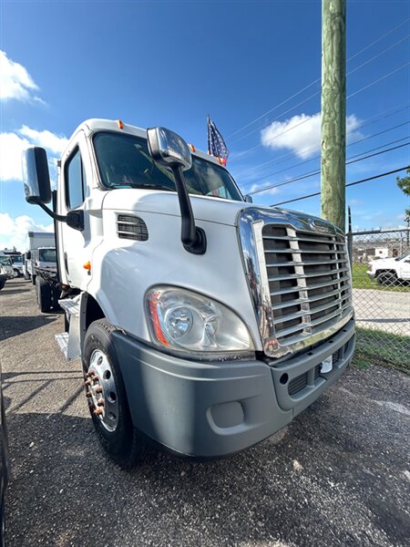 2011 Freightliner CASCADIA - Photo 1 - Medley, FL 33166