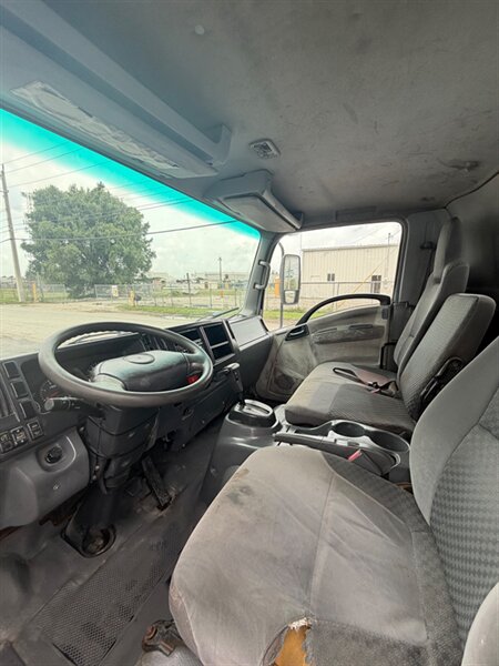 2010 GMC W5500 - Photo 3 - Medley, FL 33166
