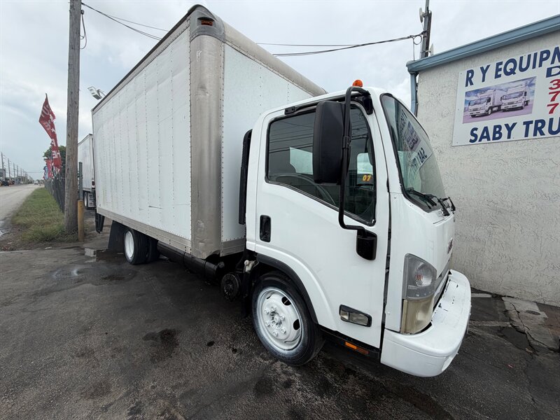 2010 GMC W5500 - Photo 2 - Medley, FL 33166
