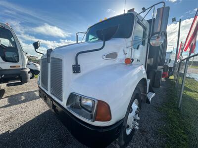 2004 Kenworth T-300   - Photo 2 - Medley, FL 33166