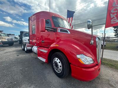 2014 KENWORTH T680   - Photo 1 - Medley, FL 33166