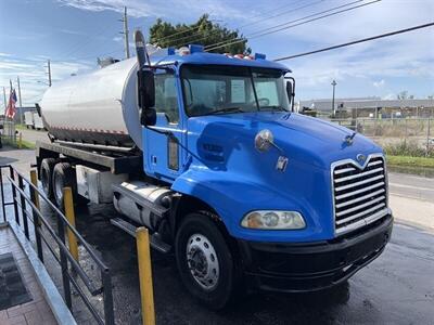 2004 MACK CX613   - Photo 4 - Medley, FL 33166