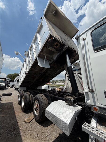 2005 Western Star 4900 SF - Photo 2 - Medley, FL 33166