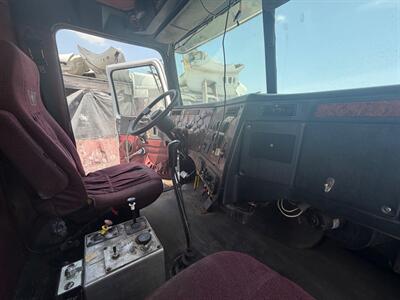 2005 Western Star 4900 SF - Photo 3 - Medley, FL 33166
