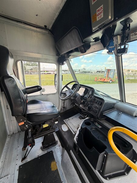 2017 Freightliner M LINE WALK IN VAN REEFER MT45 - Photo 5 - Medley, FL 33166