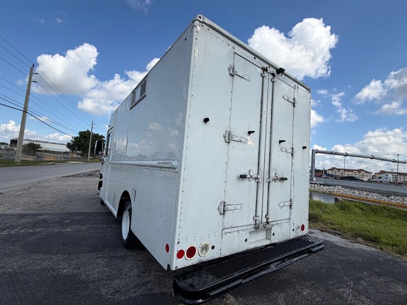 2017 Freightliner M LINE WALK IN VAN REEFER MT45 - Photo 4 - Medley, FL 33166