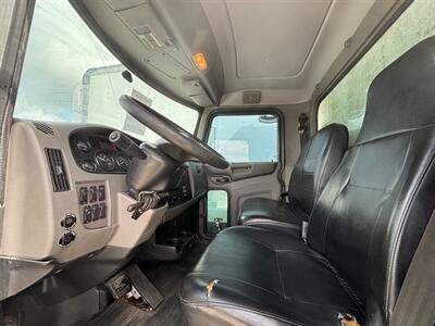 2015 Peterbilt 330   - Photo 4 - Medley, FL 33166