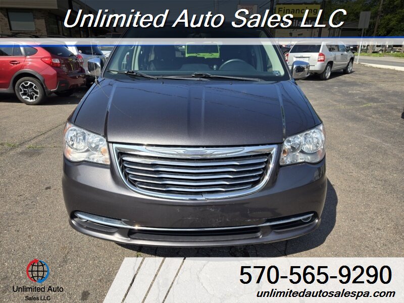 2015 Chrysler Town & Country Limited Financing Available - Photo 1 - Larksville, PA 18651