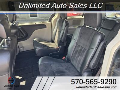 2015 Chrysler Town & Country Limited  Financing Available - Photo 11 - Larksville, PA 18651