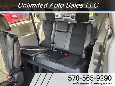 2015 Chrysler Town & Country Limited  Financing Available - Photo 12 - Larksville, PA 18651
