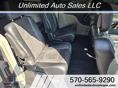 2015 Chrysler Town & Country Limited  Financing Available - Photo 14 - Larksville, PA 18651