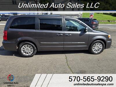 2015 Chrysler Town & Country Limited  Financing Available - Photo 7 - Larksville, PA 18651