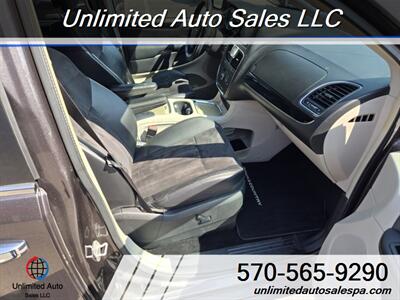 2015 Chrysler Town & Country Limited  Financing Available - Photo 15 - Larksville, PA 18651