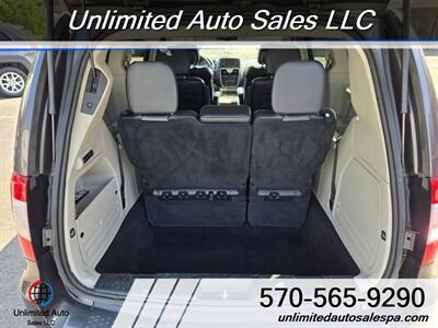 2015 Chrysler Town & Country Limited  Financing Available - Photo 13 - Larksville, PA 18651