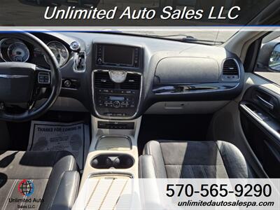 2015 Chrysler Town & Country Limited  Financing Available - Photo 18 - Larksville, PA 18651