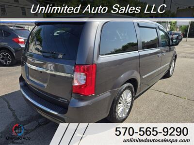 2015 Chrysler Town & Country Limited  Financing Available - Photo 6 - Larksville, PA 18651