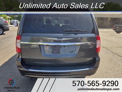 2015 Chrysler Town & Country Limited  Financing Available - Photo 5 - Larksville, PA 18651