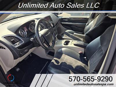 2015 Chrysler Town & Country Limited  Financing Available - Photo 9 - Larksville, PA 18651