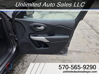 2018 Jeep Cherokee Latitude Plus  Financing Available - Photo 17 - Larksville, PA 18651