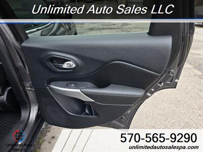 2018 Jeep Cherokee Latitude Plus  Financing Available - Photo 15 - Larksville, PA 18651