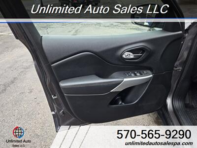 2018 Jeep Cherokee Latitude Plus  Financing Available - Photo 10 - Larksville, PA 18651